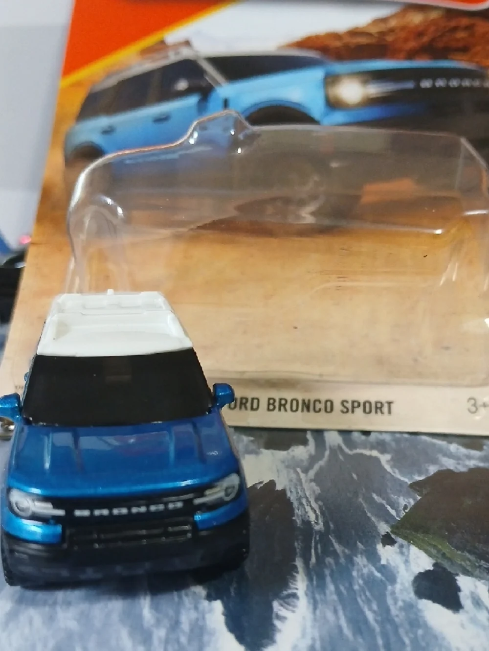 KEYCHAIN 2022 Ford BRONCO Sport Die-Cast in Blue and White 1/64